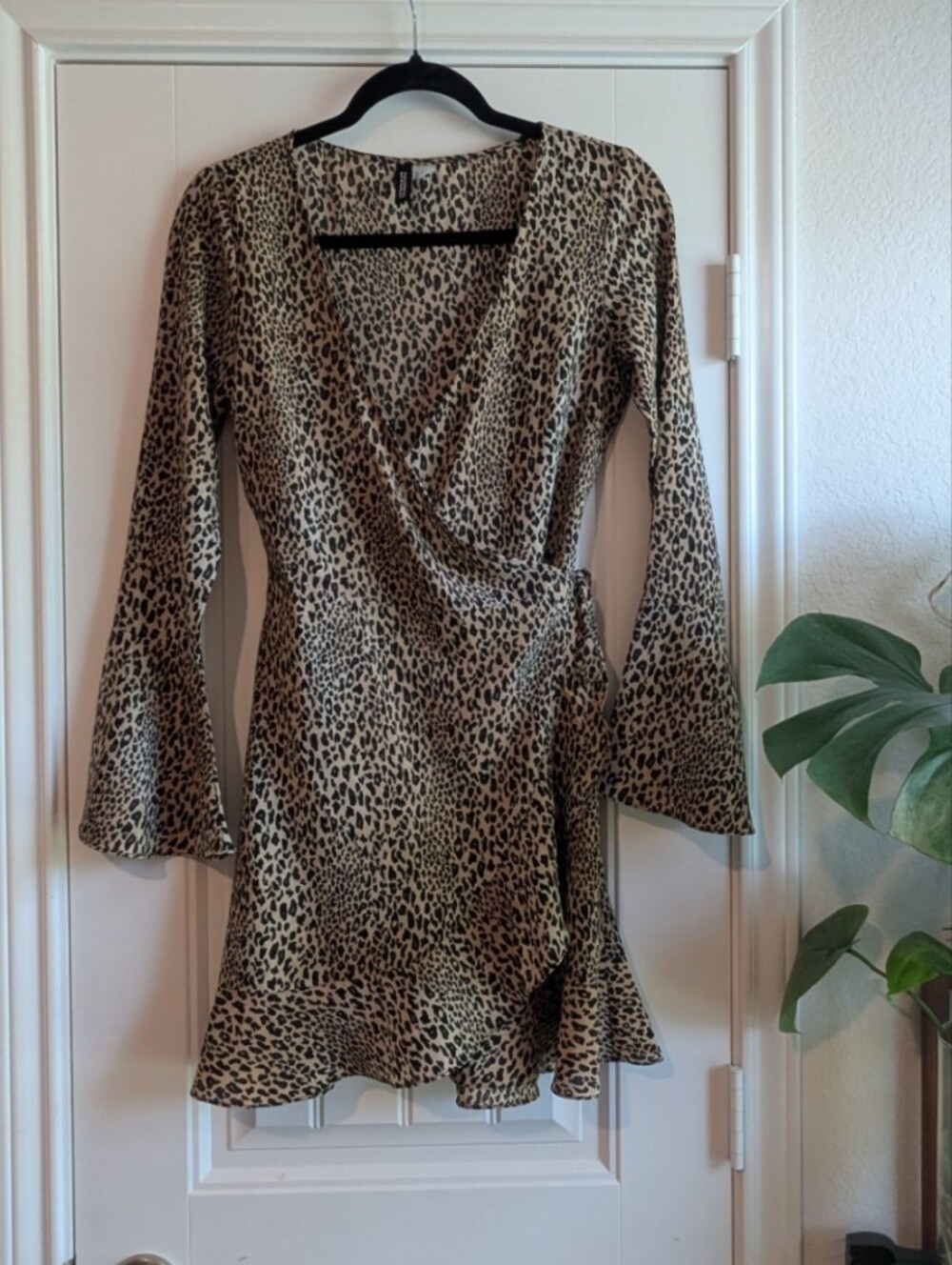 Leopard Print V-Neck Long Sleeve Dress - Tan/Black